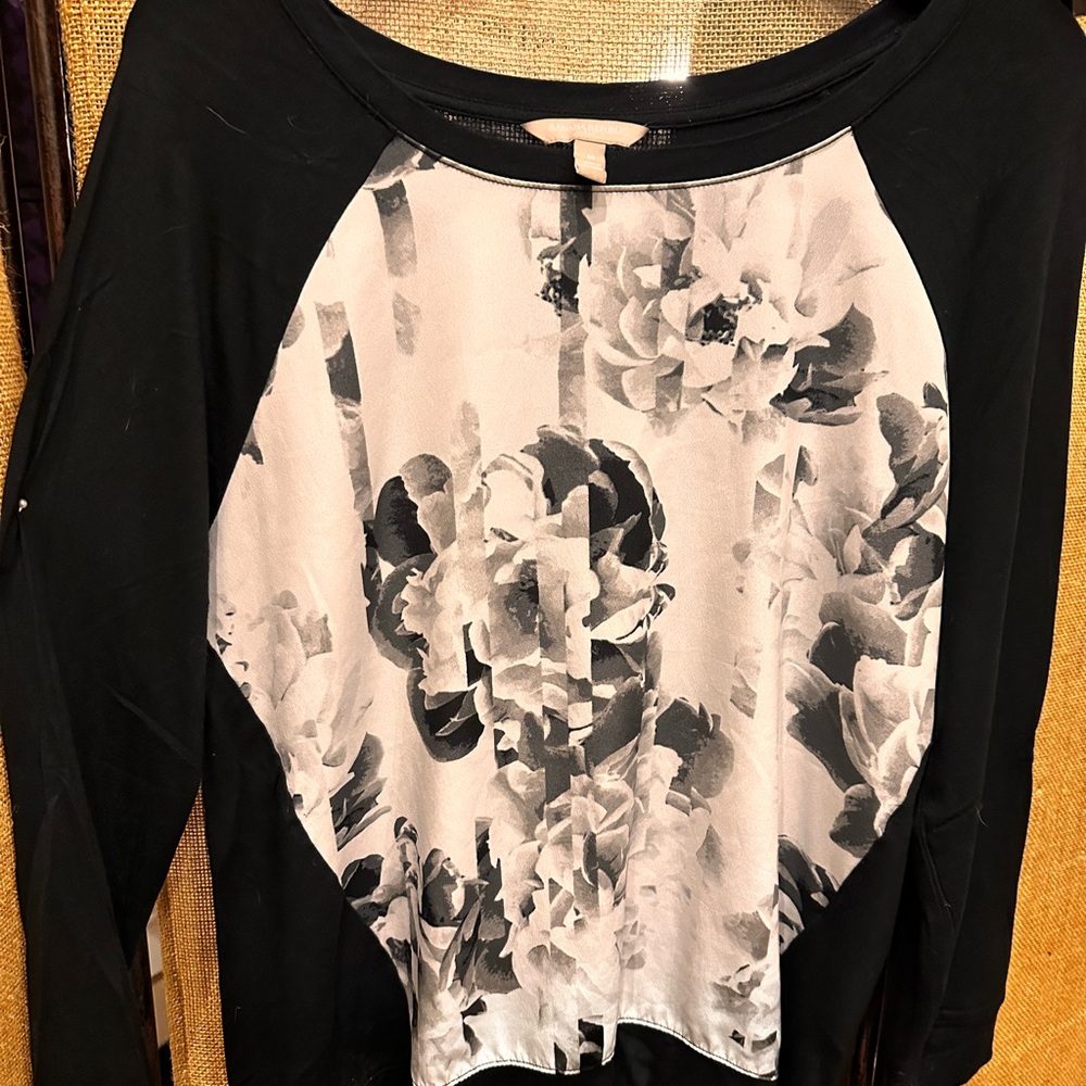 Banana Republic Top- Size M. Front is a Rose impressionist pattern. Long sleeve.